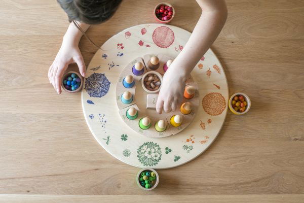 Grapat | Seasons Round Platform - Alex and Moo