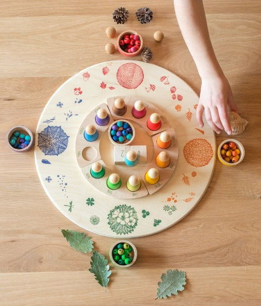 Grapat | Seasons Round Platform - Alex and Moo