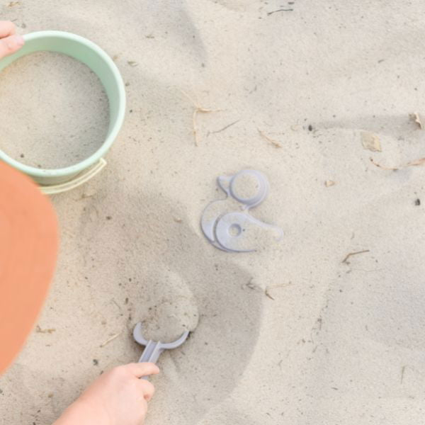 Plasto "I'M GREEN" | Bucket, Rake and Spade and Sand Mould Set - Alex and Moo