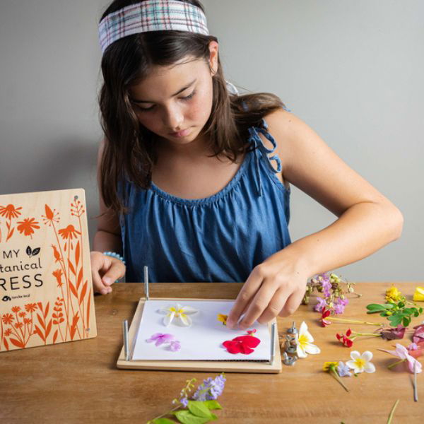 Tender Leaf Toys | My Botanical Flower Press - Alex and Moo